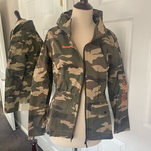 NWT Bench Camo lightweight cinched waist jacket with hood